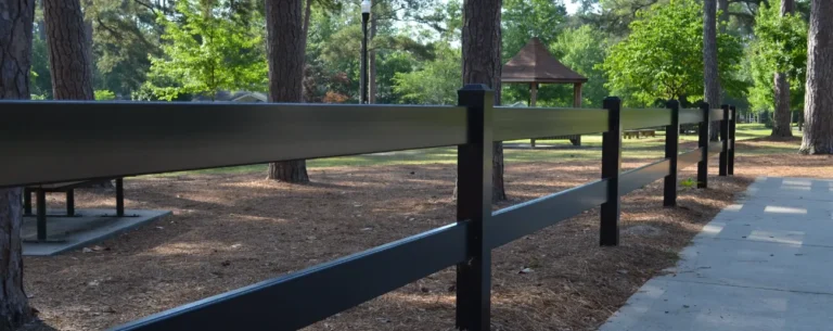 Rust-resistant fencing